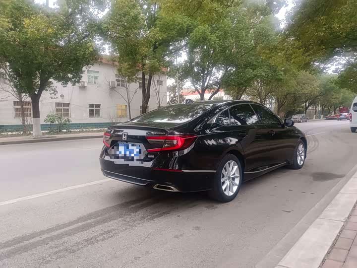 Фото 8 - Honda Accord