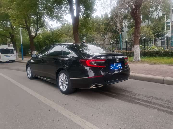 Фото 9 - Honda Accord