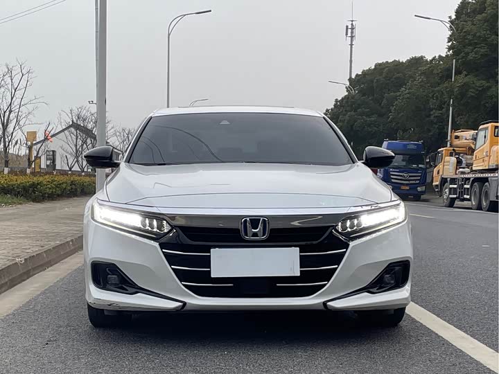 Фото 2 - Honda Accord