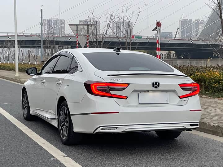 Фото 7 - Honda Accord