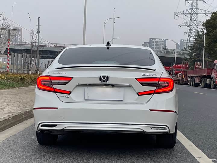 Фото 8 - Honda Accord