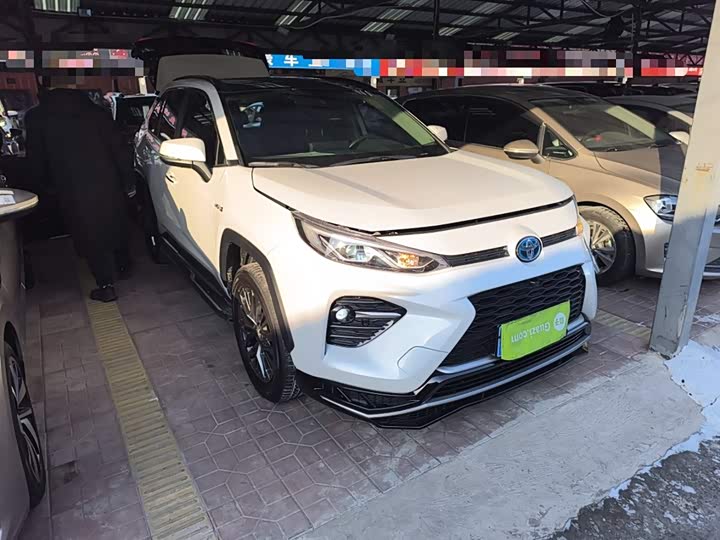 Фото 4 - Toyota Wildlander