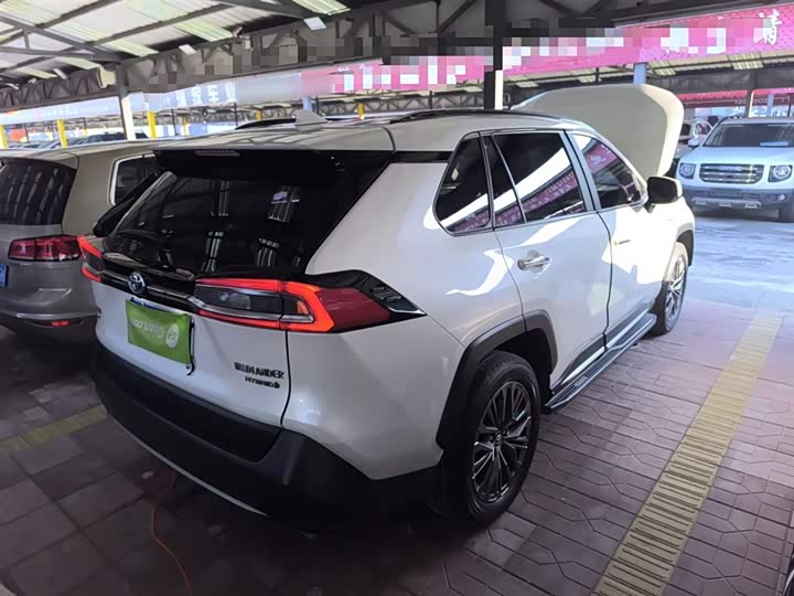 Фото 7 - Toyota Wildlander