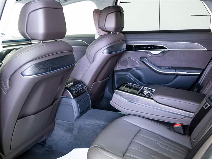 Фото 8 - Audi A8