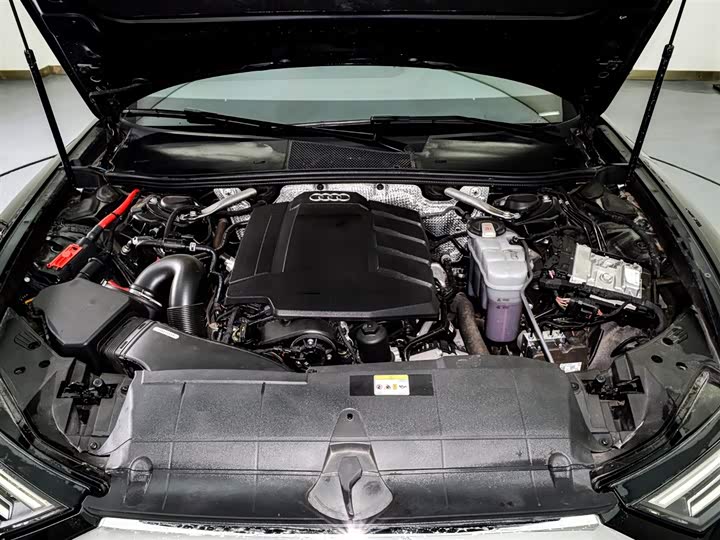 Фото 9 - Audi A8