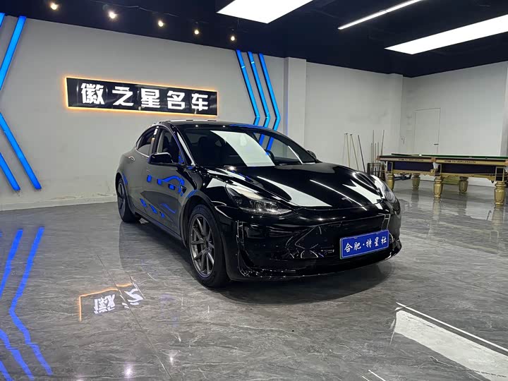 Фото 1 - Tesla Model 3