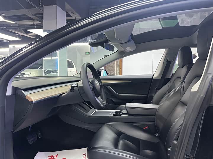 Фото 4 - Tesla Model 3