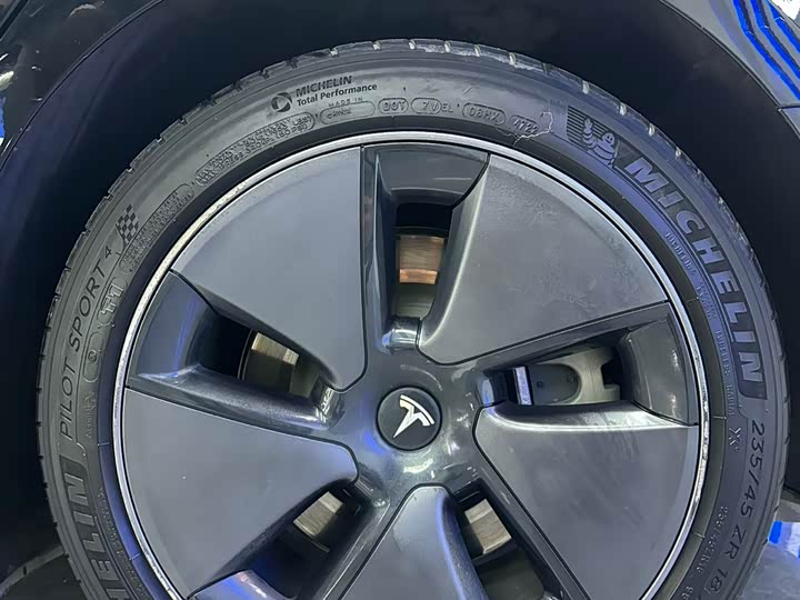 Фото 6 - Tesla Model 3