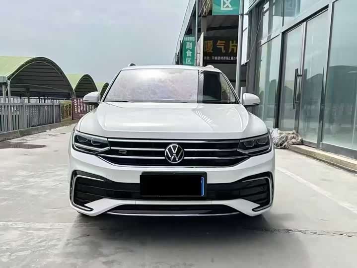 Фото 2 - Volkswagen Tiguan L Pro
