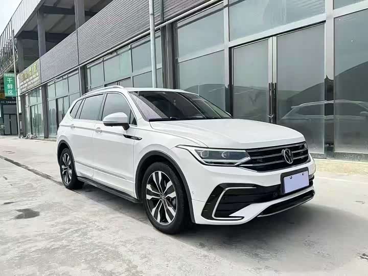 Фото 3 - Volkswagen Tiguan L Pro
