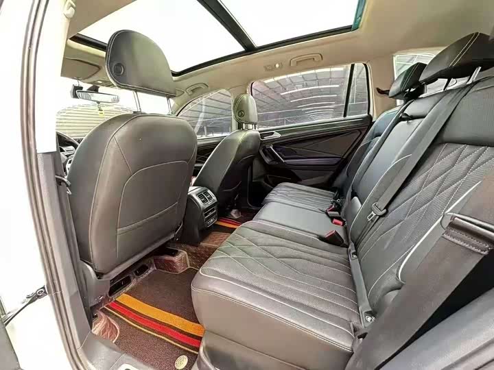 Фото 9 - Volkswagen Tiguan L Pro