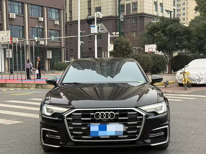 Фото 2 - Audi A6L
