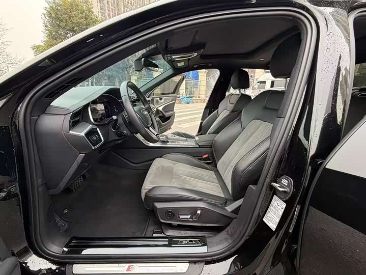 Фото 4 - Audi A6L