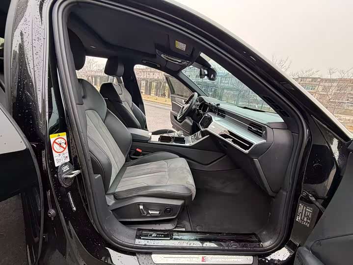 Фото 8 - Audi A6L