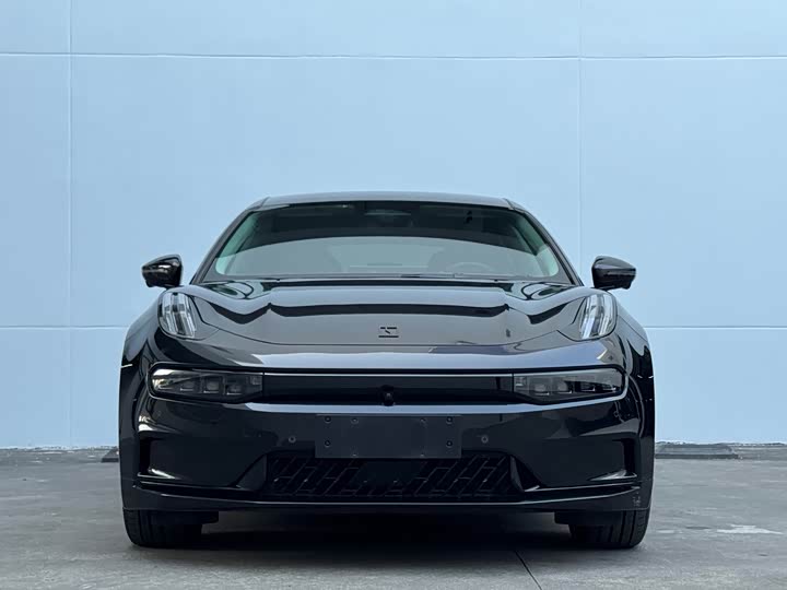 Фото 2 - Zeekr 001