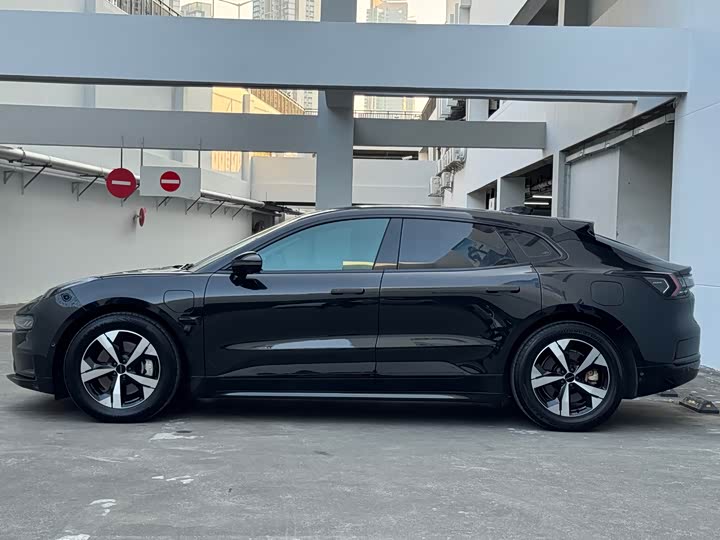 Фото 4 - Zeekr 001