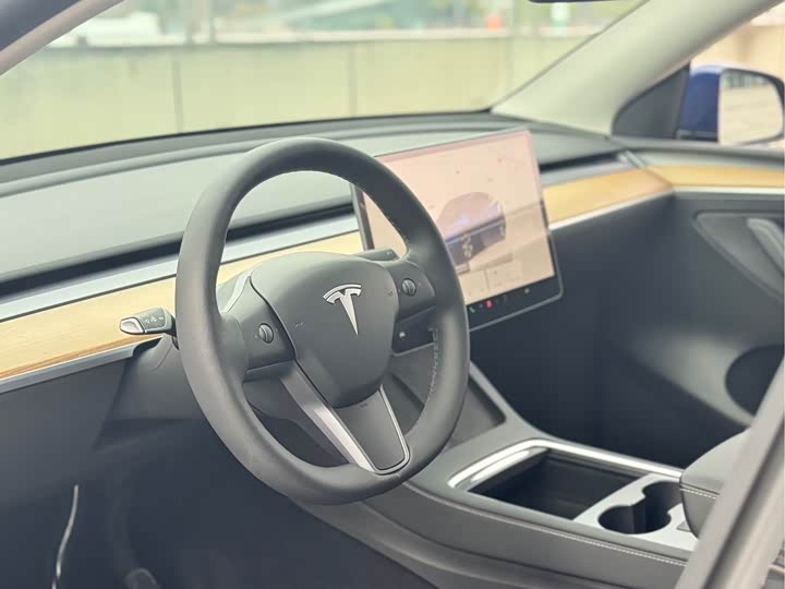 Фото 6 - Tesla Model Y