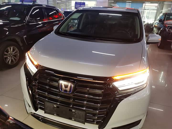 Фото 3 - Honda Elysion