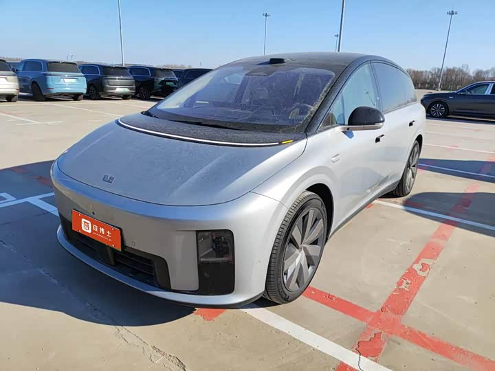 Фото 1 - LiXiang i8