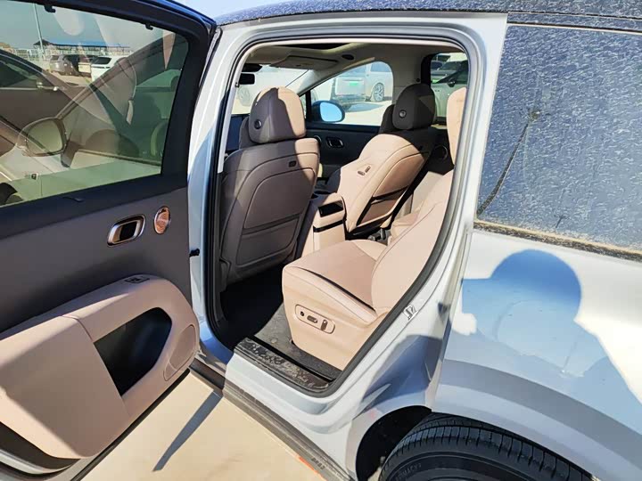 Фото 8 - LiXiang i8