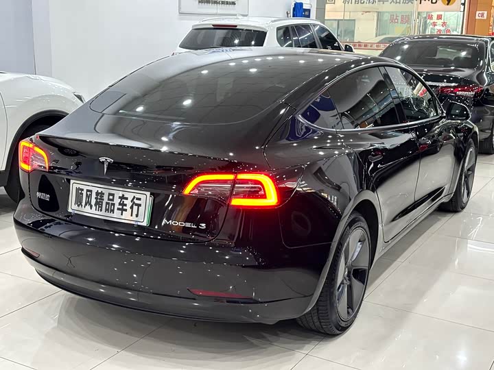 Фото 2 - Tesla Model 3