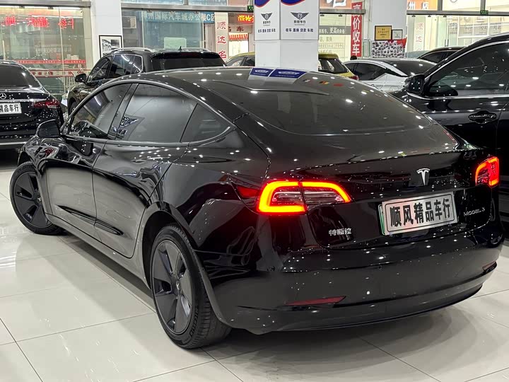 Фото 4 - Tesla Model 3