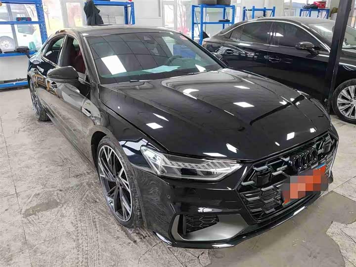 Фото 2 - Audi A7L