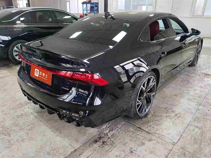 Фото 3 - Audi A7L