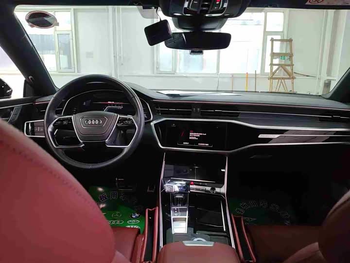 Фото 4 - Audi A7L