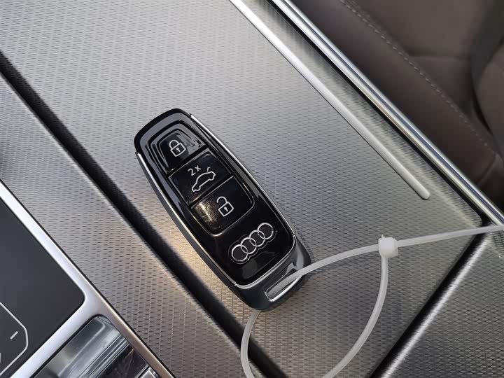 Фото 9 - Audi A7L