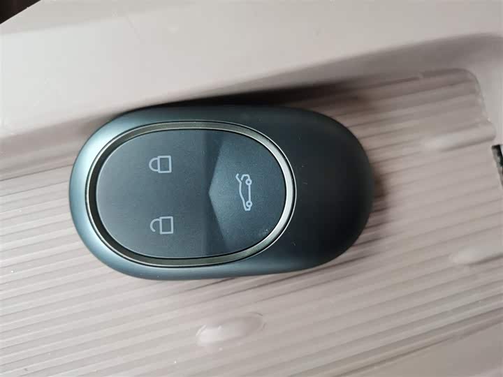 Фото 9 - Nio EC6