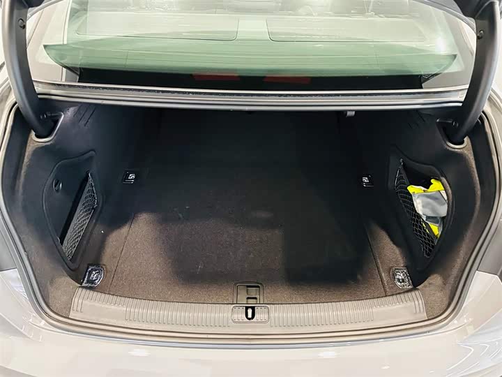 Фото 6 - Audi A4L