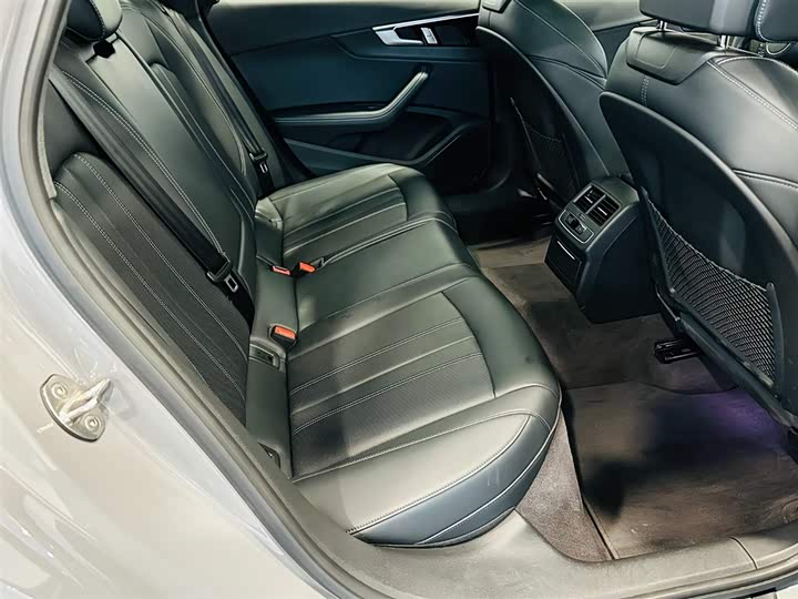 Фото 8 - Audi A4L