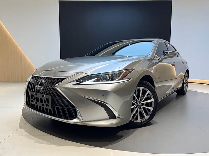 Фото 2 - Lexus ES