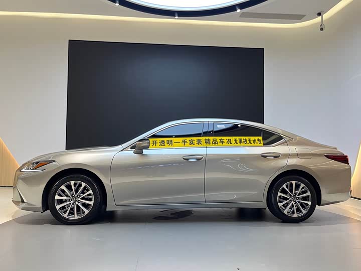 Фото 3 - Lexus ES