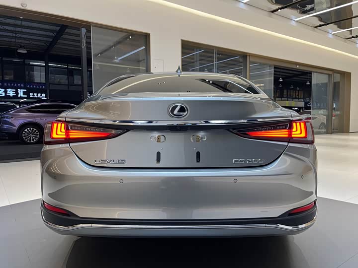 Фото 5 - Lexus ES