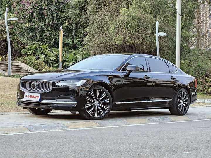 Фото 1 - Volvo S90