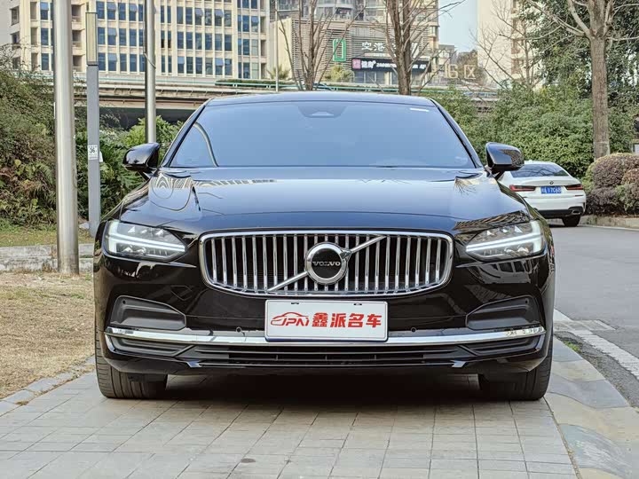Фото 2 - Volvo S90
