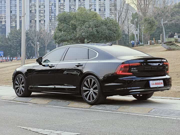 Фото 3 - Volvo S90