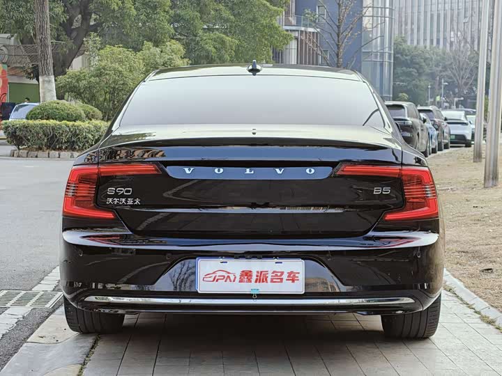 Фото 4 - Volvo S90