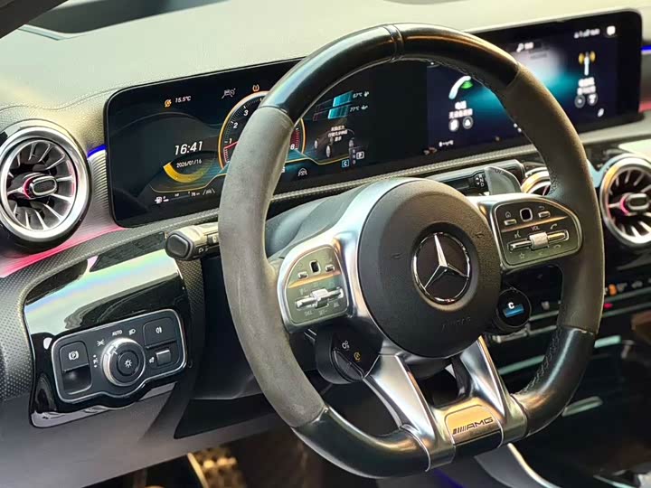 Фото 6 - Mercedes-Benz A-Class AMG