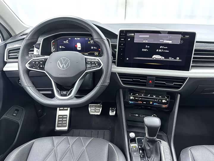 Фото 2 - Volkswagen Tiguan L Pro