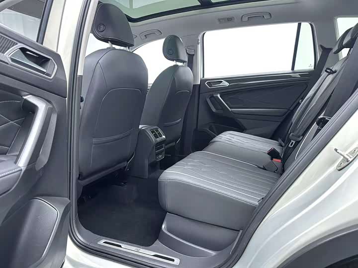 Фото 5 - Volkswagen Tiguan L Pro