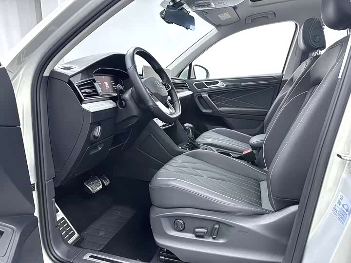 Фото 7 - Volkswagen Tiguan L Pro