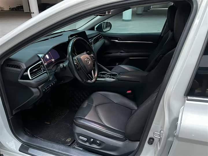 Фото 5 - Toyota Camry