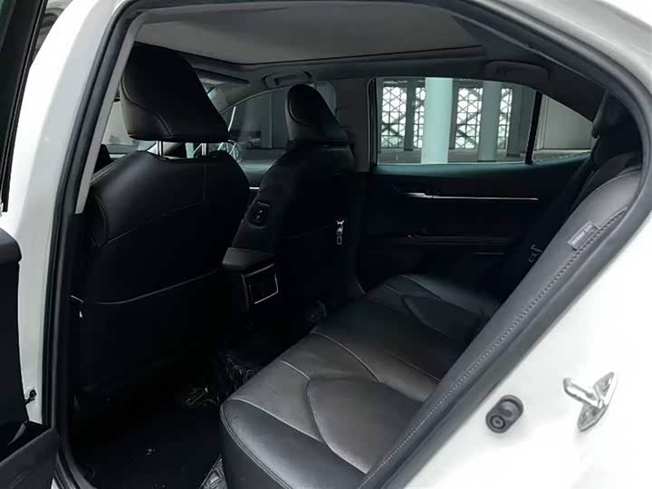 Фото 6 - Toyota Camry