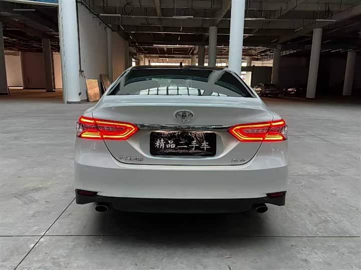 Фото 8 - Toyota Camry