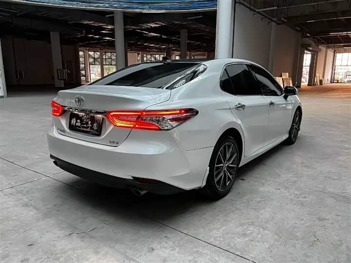 Фото 9 - Toyota Camry