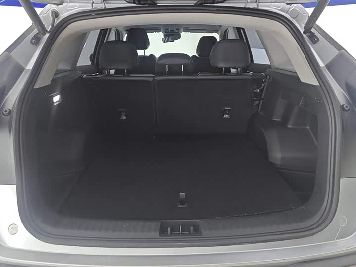Фото 4 - Geely Atlas L