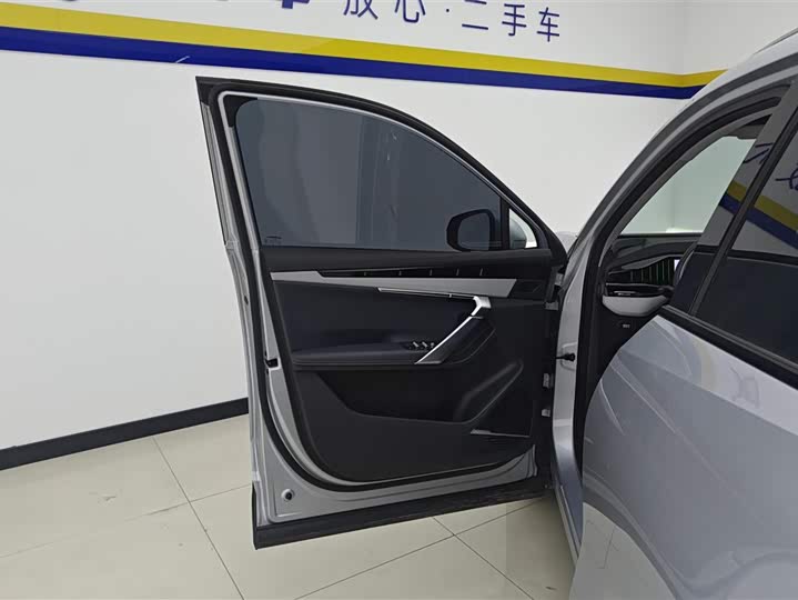 Фото 7 - Geely Atlas L